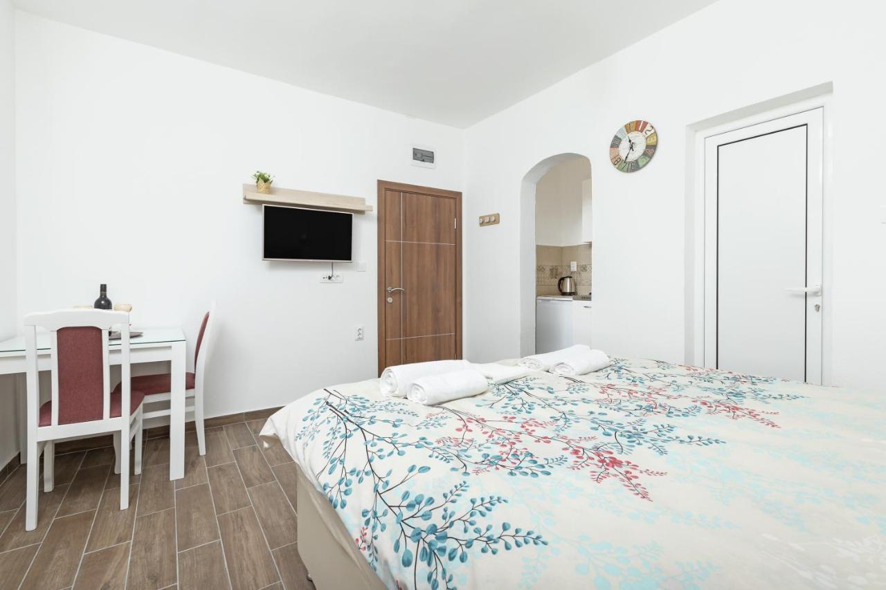 Apartments Natasa Радовичі Екстер'єр фото